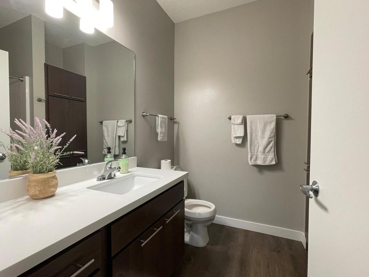 Large Downtown 2Br -Hot Tub-Downtown! Apartment Des Moines Luaran gambar
