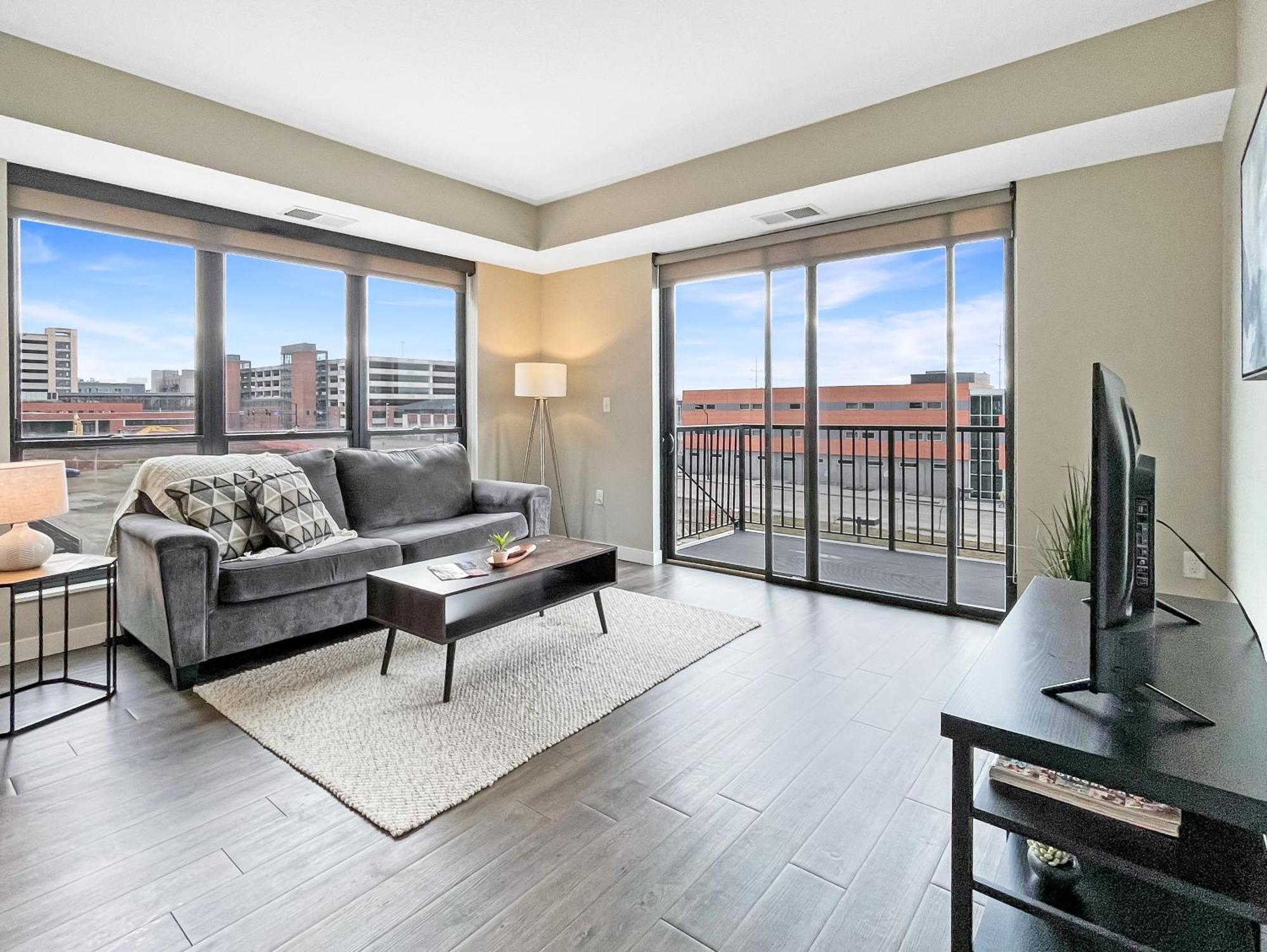 Large Downtown 2Br -Hot Tub-Downtown! Apartment Des Moines Luaran gambar