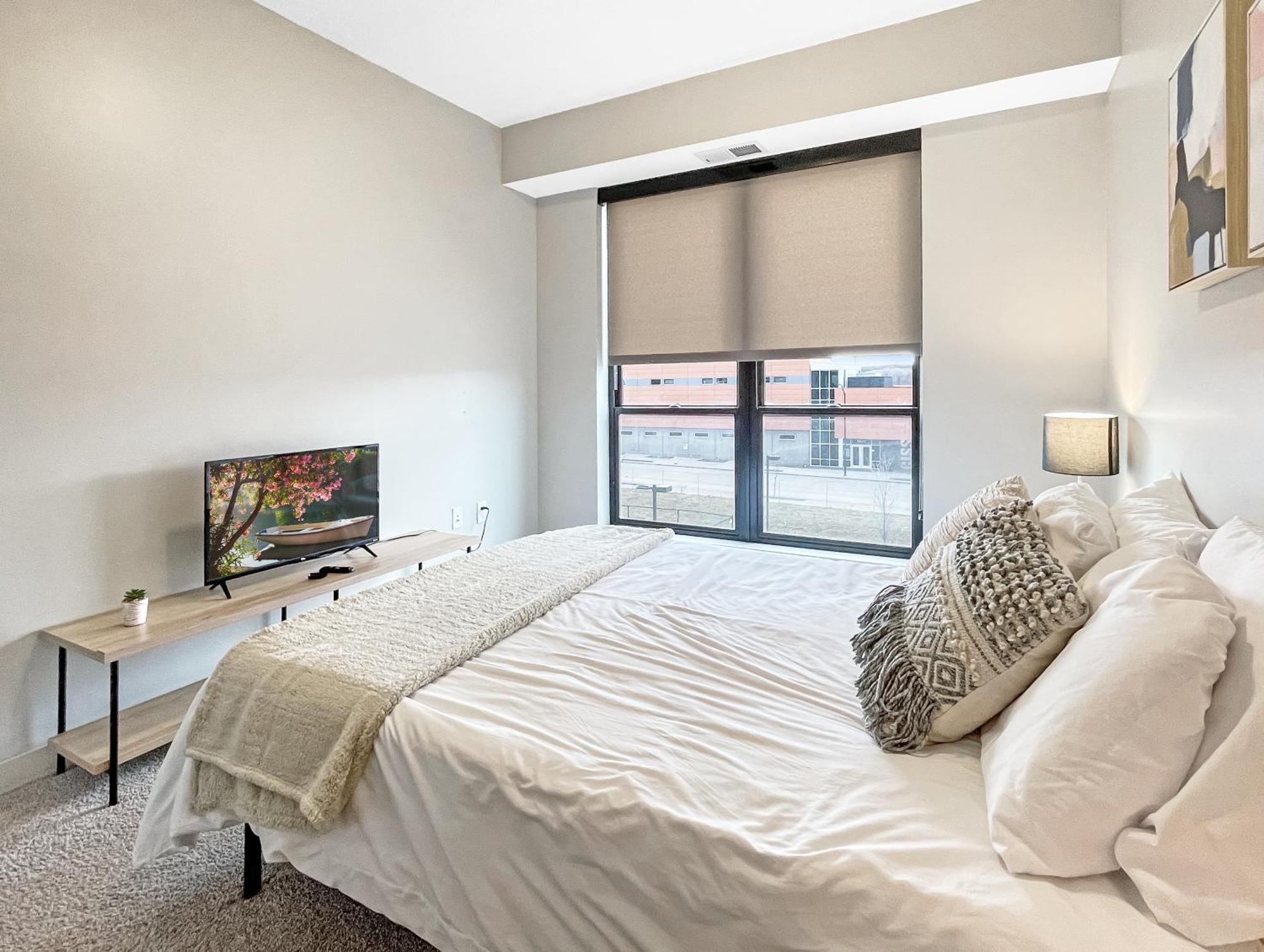 Large Downtown 2Br -Hot Tub-Downtown! Apartment Des Moines Luaran gambar