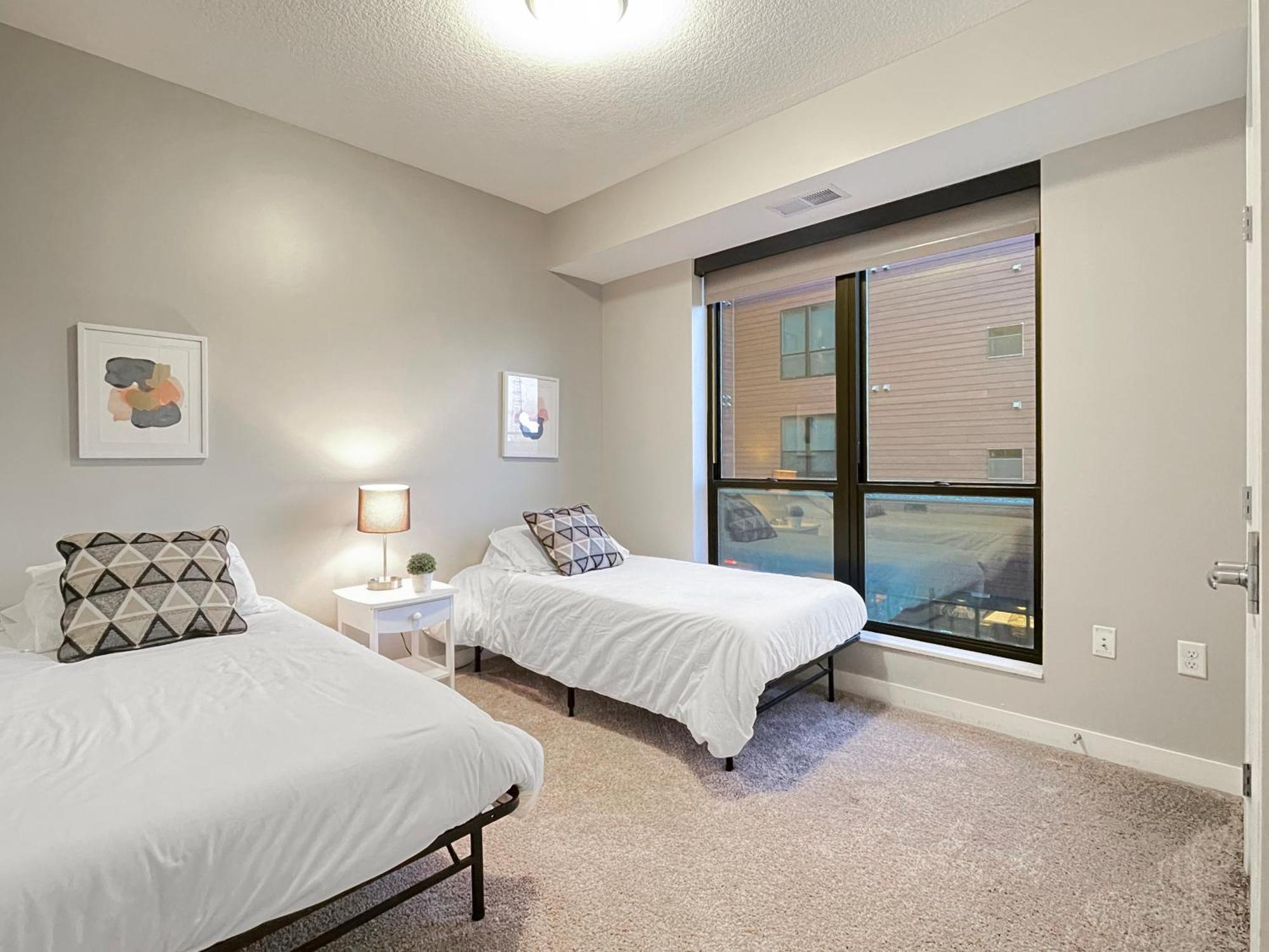 Large Downtown 2Br -Hot Tub-Downtown! Apartment Des Moines Luaran gambar
